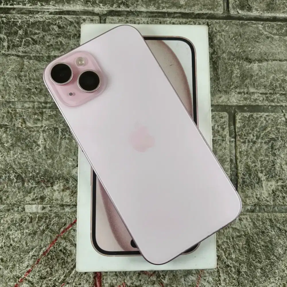 Iphone 15 128GB ex ibox semua masih ori bh 77 masih awet  lengkap