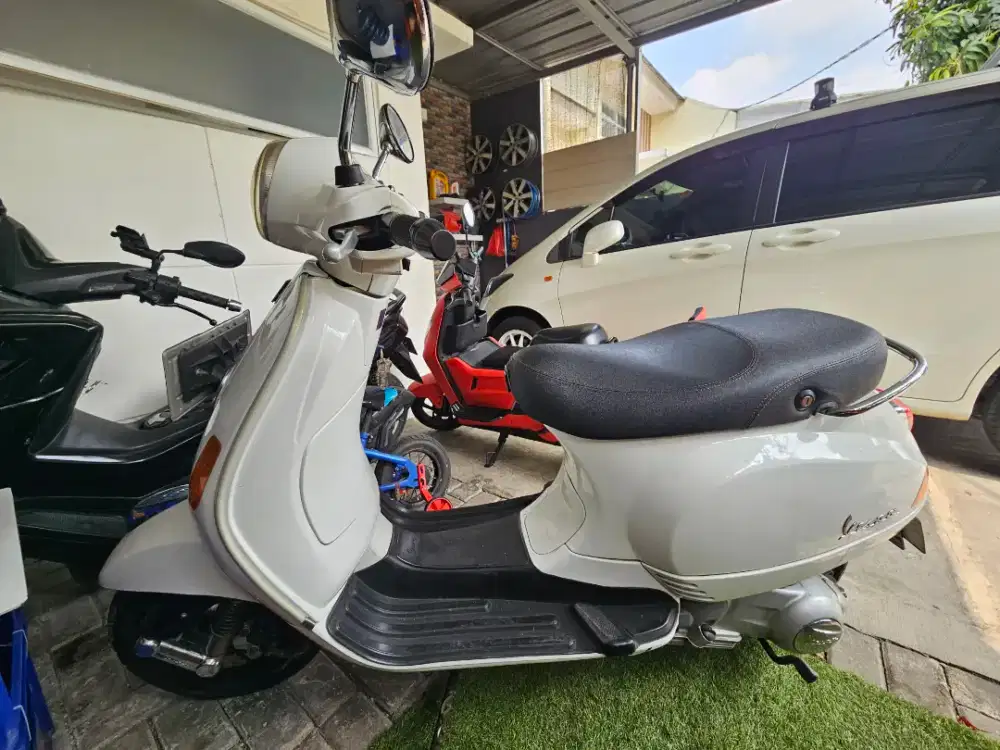 Vespa lx 2011 putih
