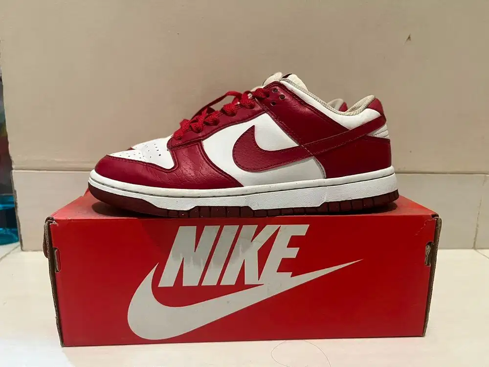 W NIKE DUNK LOW RED ukuran 38