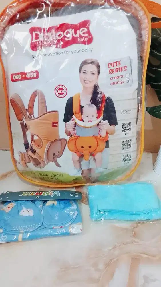 Gendongan Dialogue Bonus (Set Sarung Tangan/Kaki Bayi + Legging Bayi)