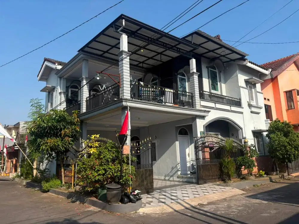 Rumah Full Furnished Siap Huni – 5 Kamar, Garasi Luas, Satpam 24 Jam