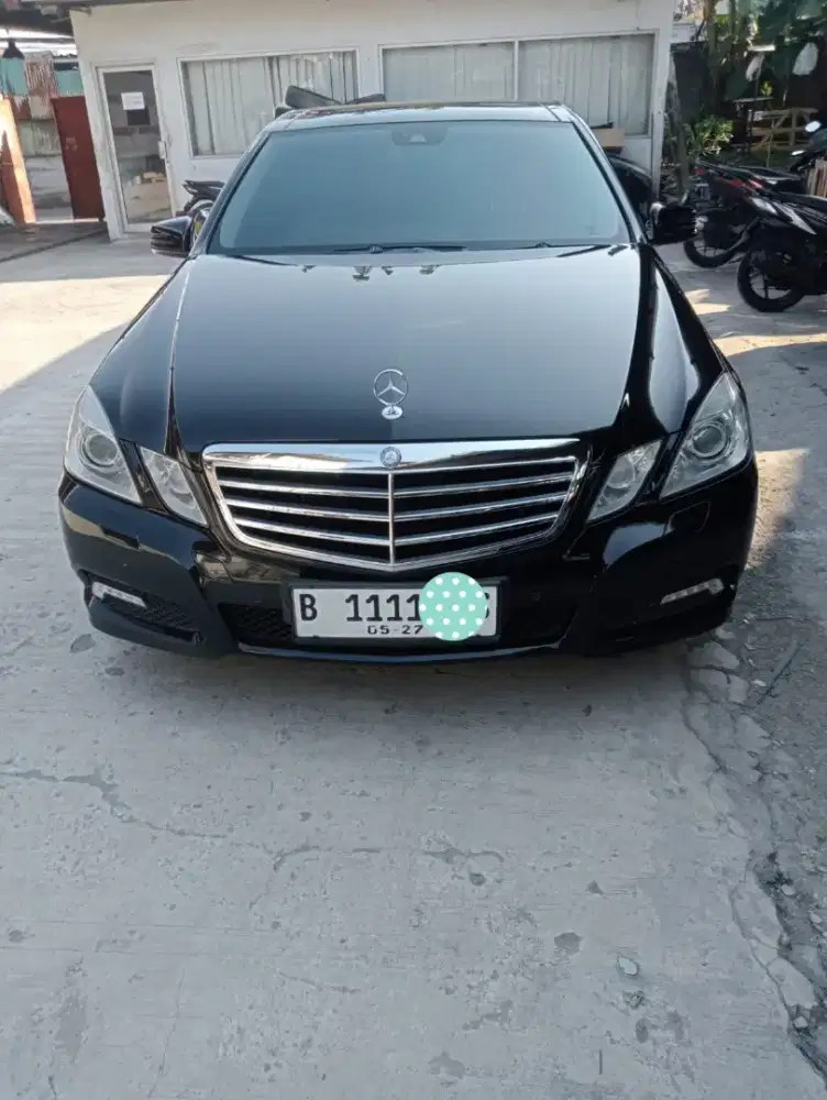 Mercedez Benz E300 tahun 2010 Hitam pajak On 05.27.an.PT. Pribadi