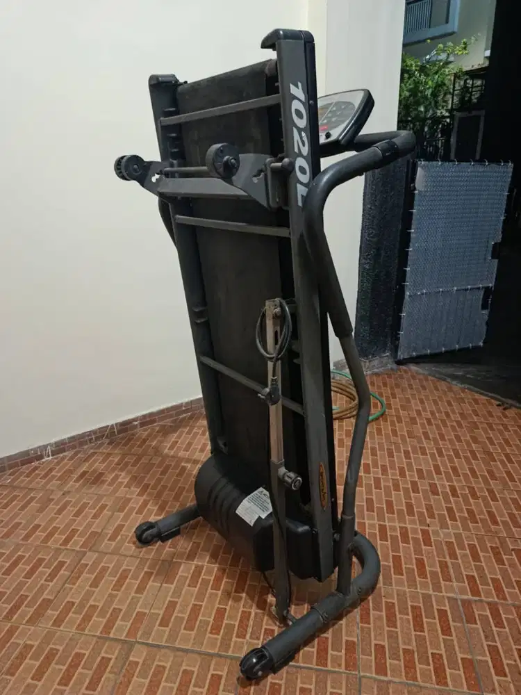 Treadmill Elektrik SportArt 1020L