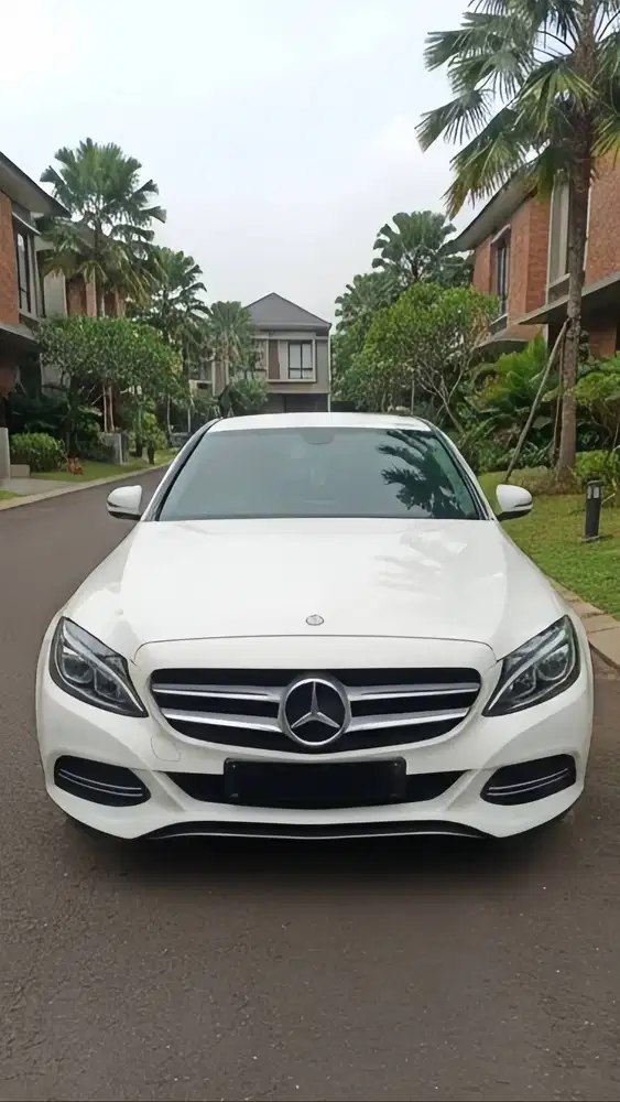 DIJUAL MERCEDES-BENZ C200 AVANTGARDE W205 CBU Tahun 2014