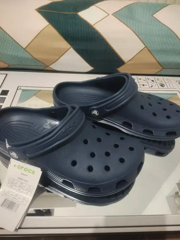 Crocs Clasik Warna Navy, Hitam, Putih
