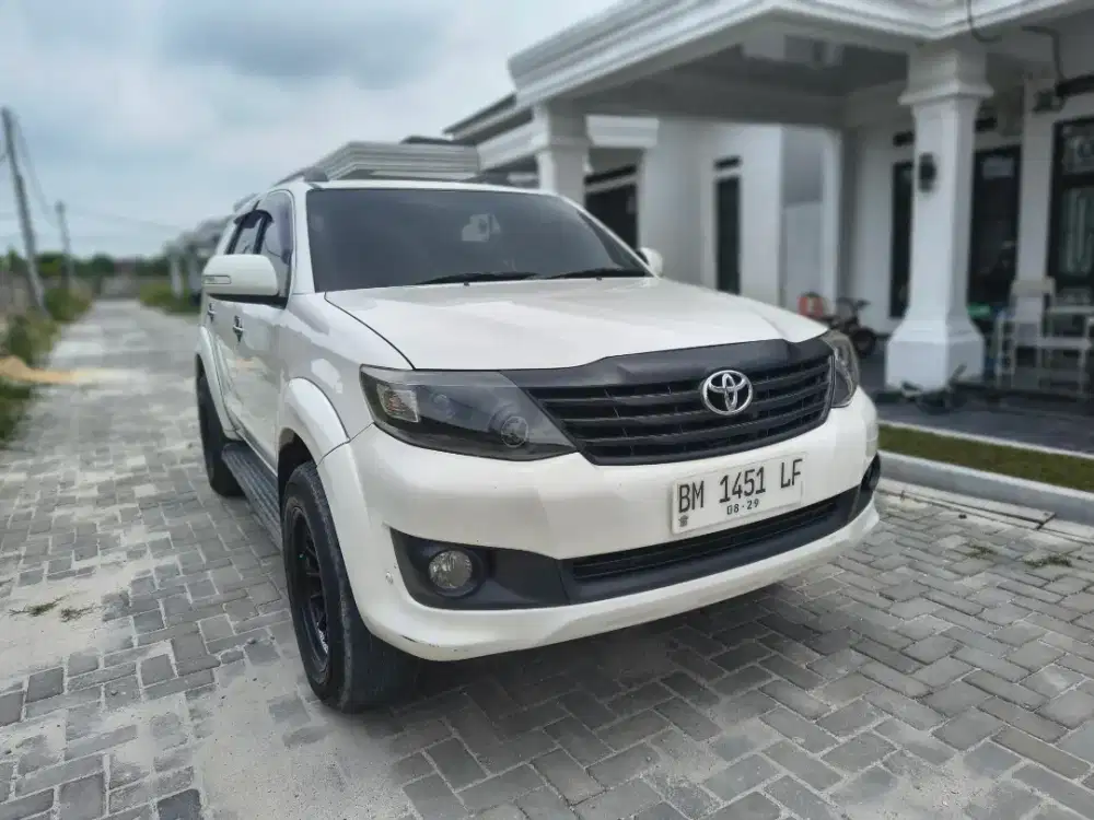 Toyota fortuner G trd diesel matic 2012 non vnt