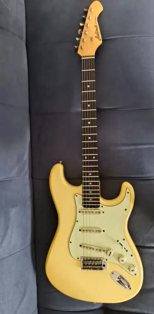 Gitar Elektrik Aria Pro II Strat STG 62 Vintage White Original (Nego)