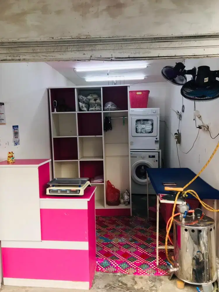 Dijual peralatan laundry baru pemakaian 5bln ,bisa perpanjang kiosnya