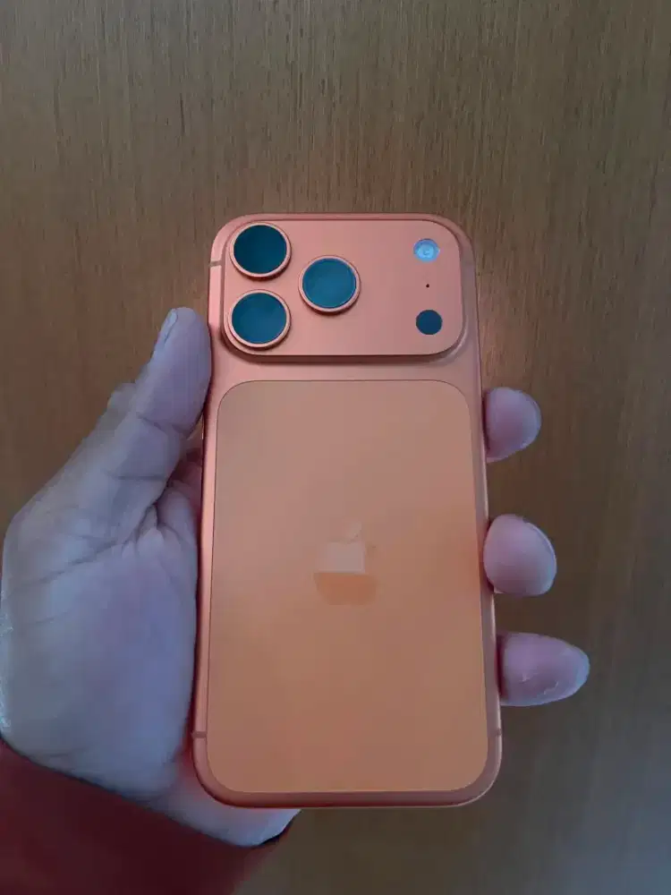 Iphone 17 pro 256Gb ibox garansi on 2027