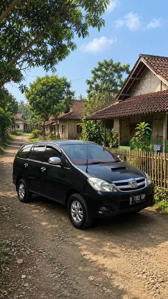 Toyota Kijang Innova 2011 Bensin