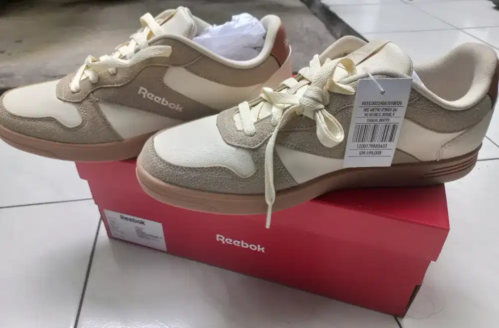 sepatu reebok baru