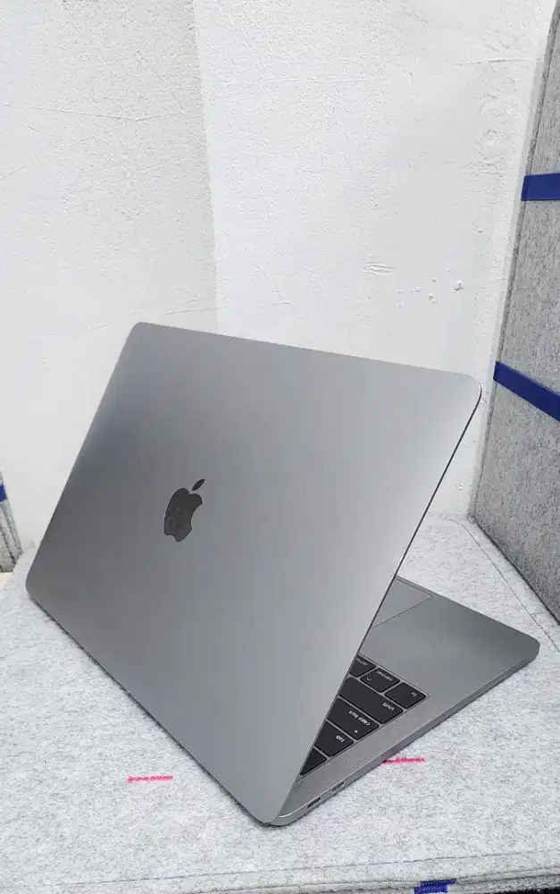 Macbook pro 2017
8/128 gray