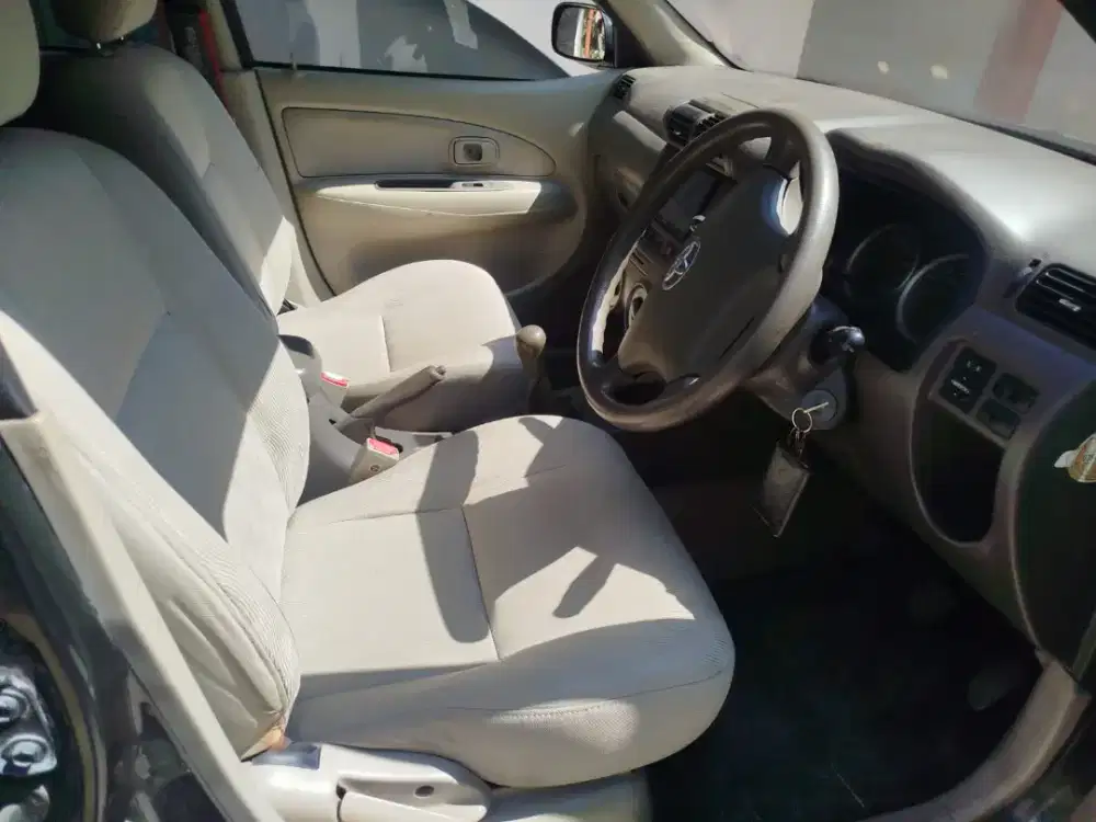 Di jual toyota avanza 2011 G mulus no minus