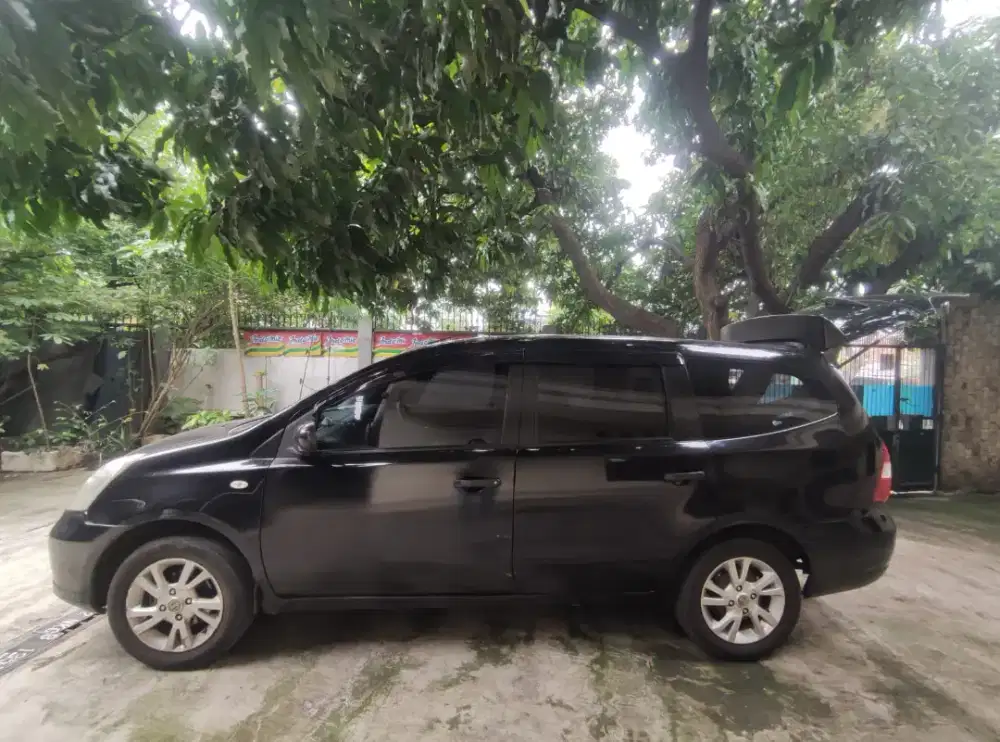 JUAL MOBIL NISSAN GRAND LIVINA SV 1.5 M/T Pemakaian tangan pertam