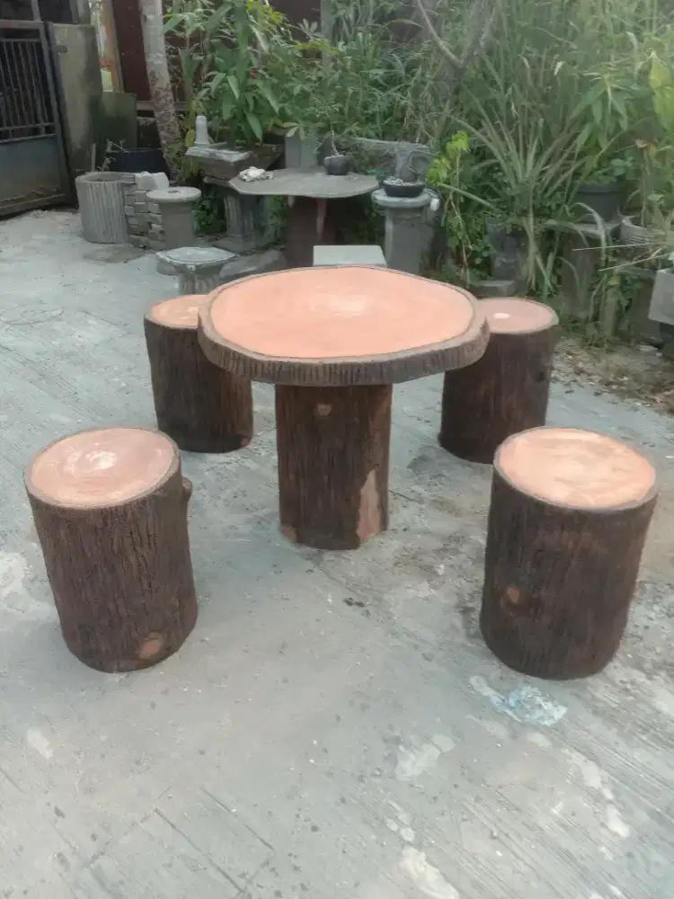 Bangku taman/set (1 meja 4 kursi)