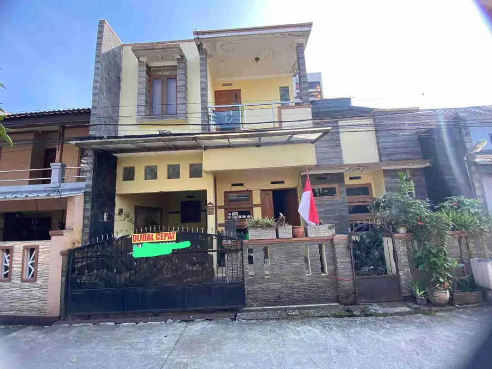 TURUN HARGA LAGI !!!
Jual Cepat !!!
Rumah 3 lantai Siap Huni dan Terawat Di Buahbatu