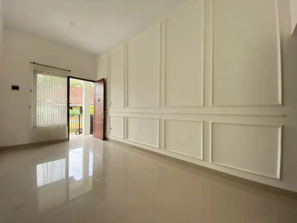 5 Kamar Tidur Ditambah Balkon, Rumah Modern Sleman Kota Dibawah 800 Jt