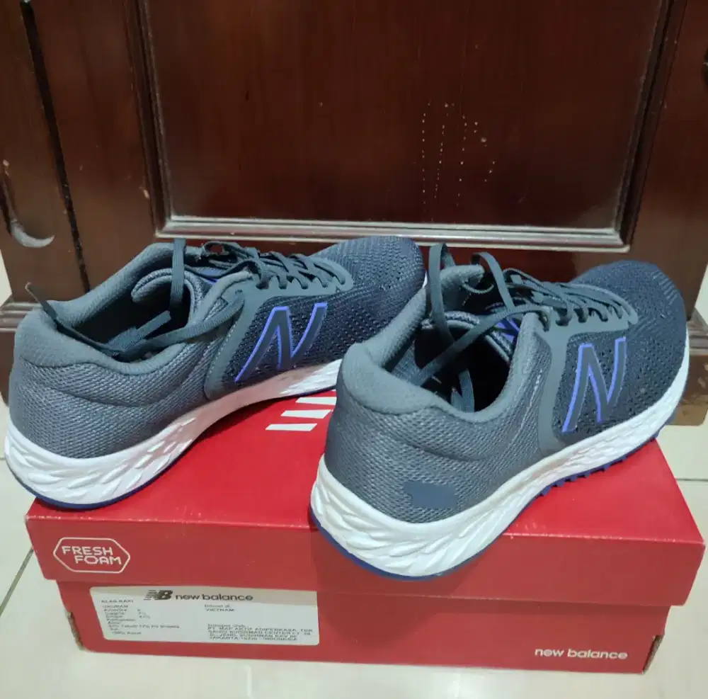Sepatu olahraga New Balance
