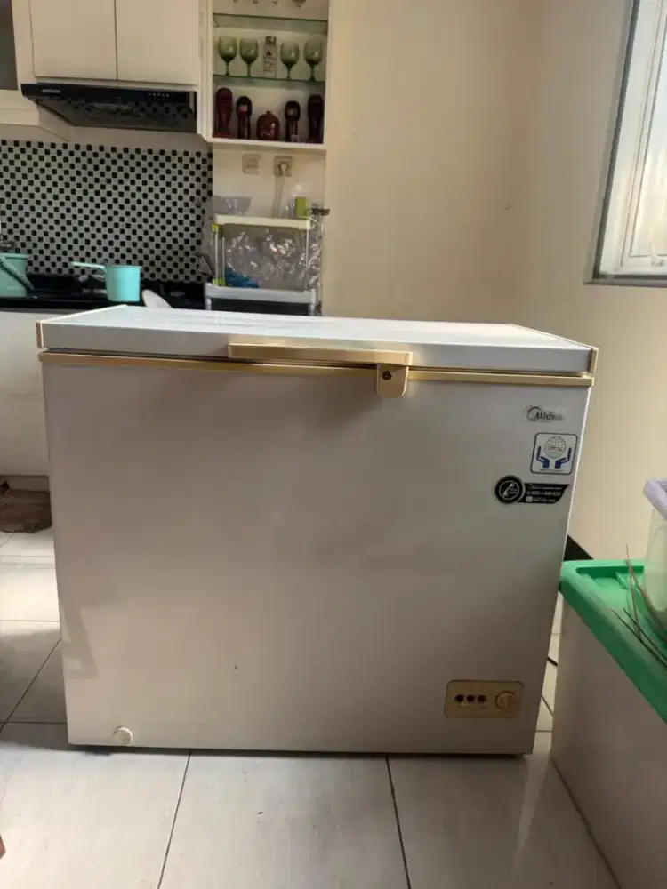 Freezer merk midea
