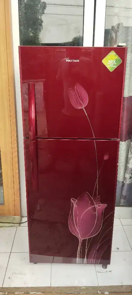 kulkas 2 pintu merk Polytron