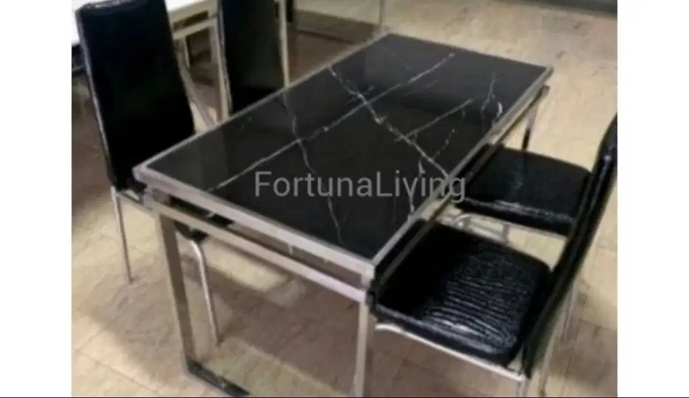 Meja makan motif granit hitam