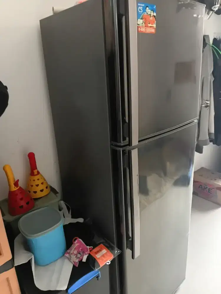 Kulkas sharp besar 2 pintu