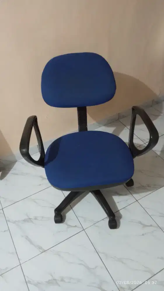 Kursi putar kantor