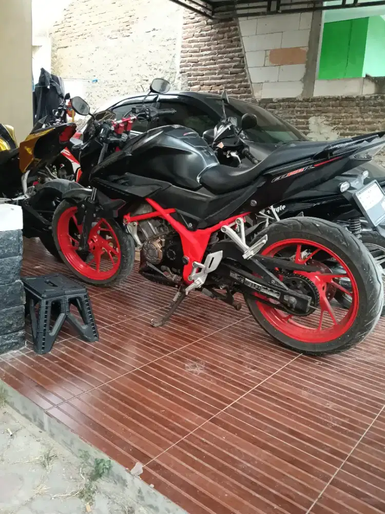 Jual cepat Honda CB150R