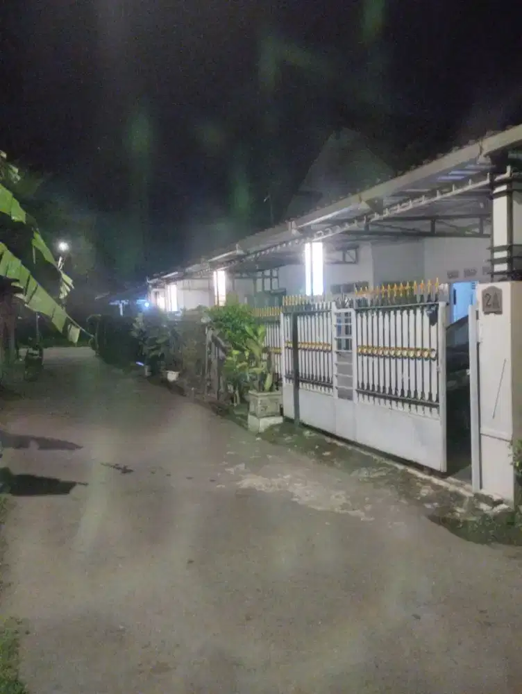 Rumah dengan Lingkungan Asri Nyaman Tenang di Jual