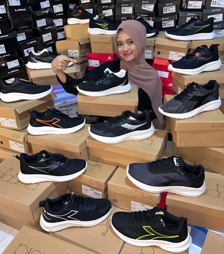 Obral Sepatu Hitam Ori Sport Station
