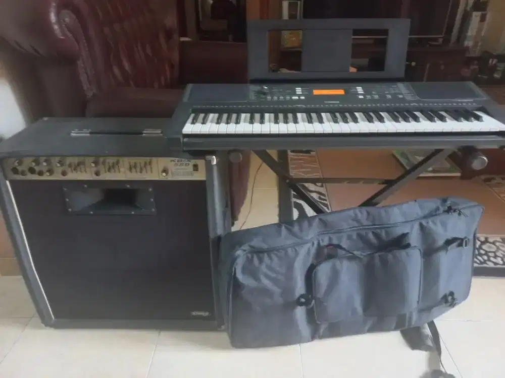 Keyboard dan Amplifier Speaker