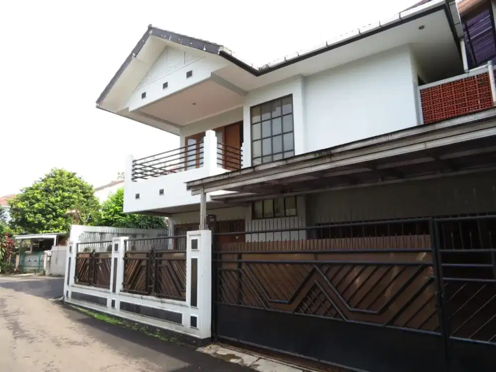 Rumah 2 Lantai di Pasar Minggu Jakarta Selatan. Dekat Stasiun dan SHM