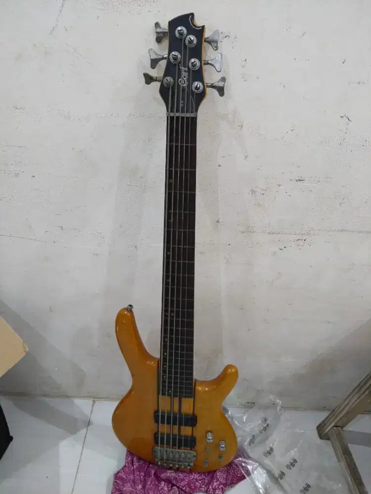 Gitar bass cort a6