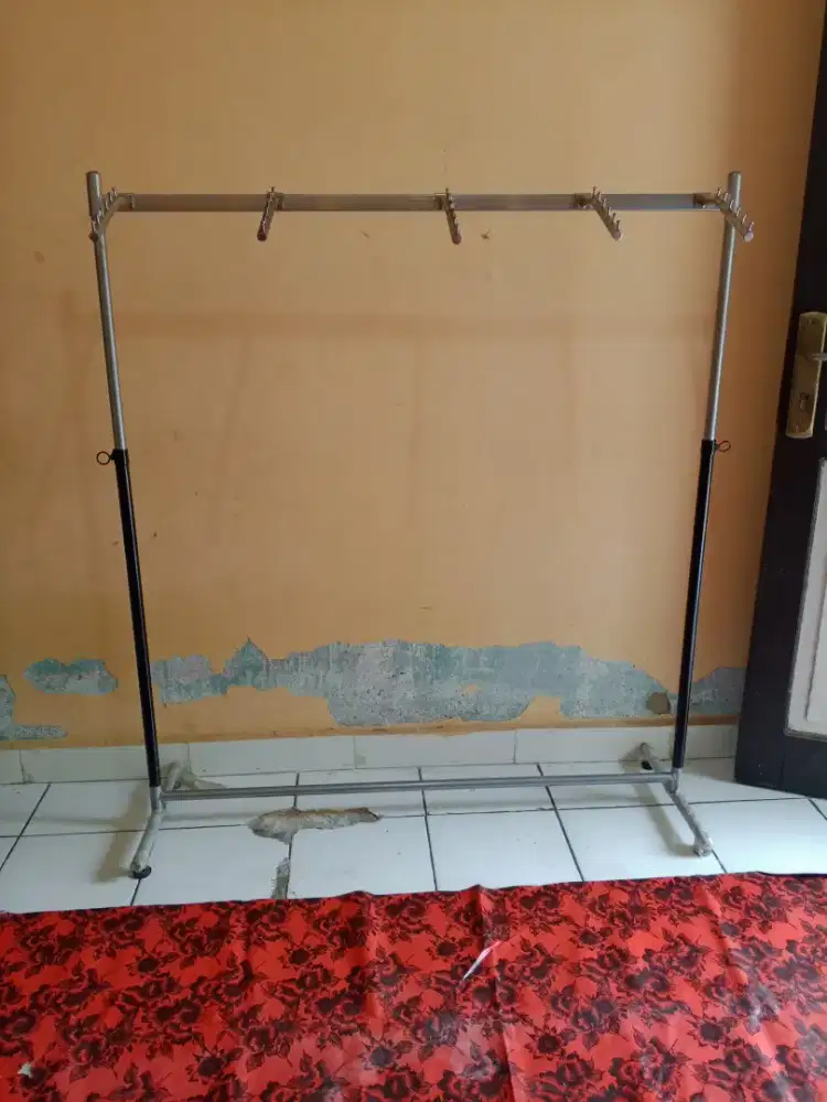 Gawang Gantungan Baju