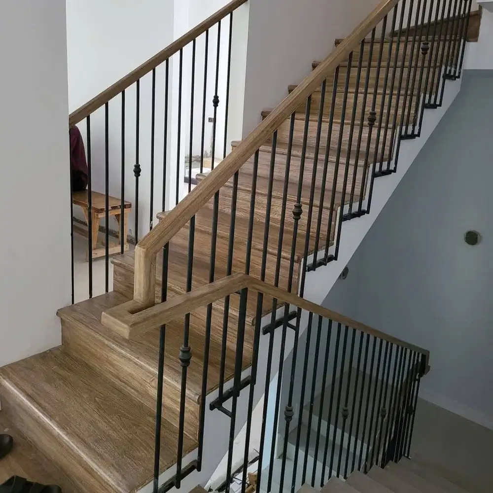 Railing tangga rumah model minimalis