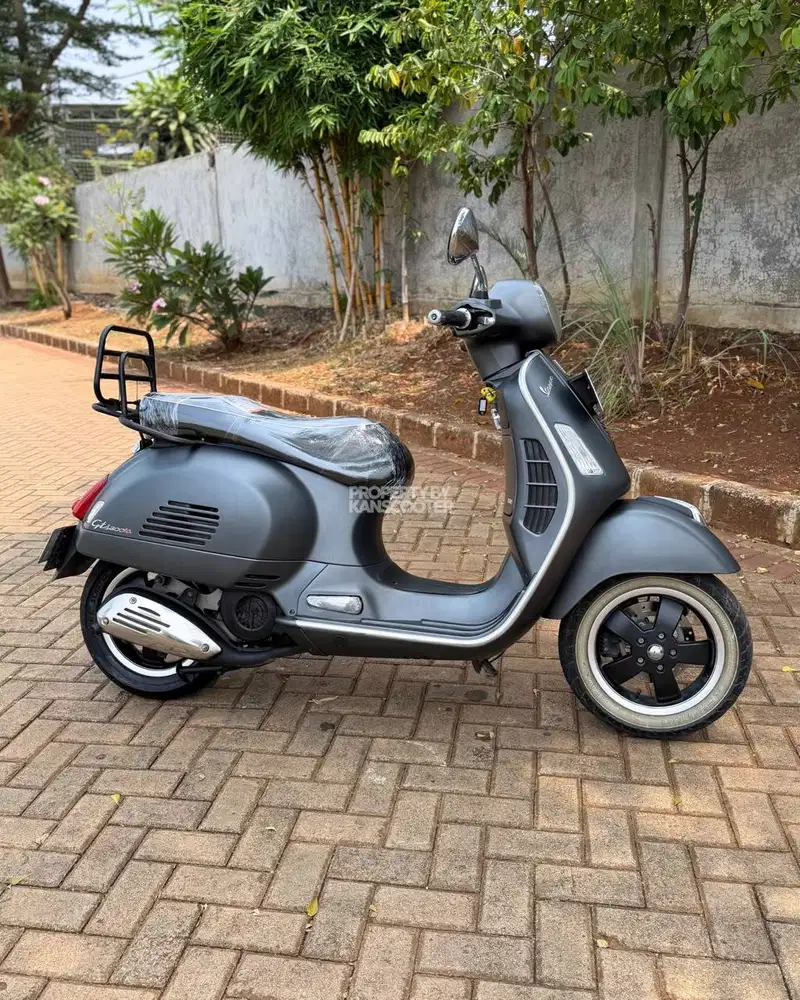 JUAL MURAH VESPA GTS 150 3V 2014 MULUS