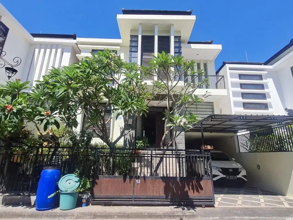 Disewakan Rumah  Bagus area Renon