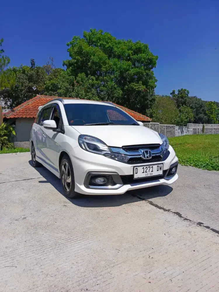 Honda mobilio RS 1.5 matic 2015 DP 8 jt