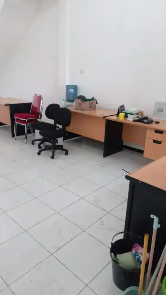 Meja kerja highpoint