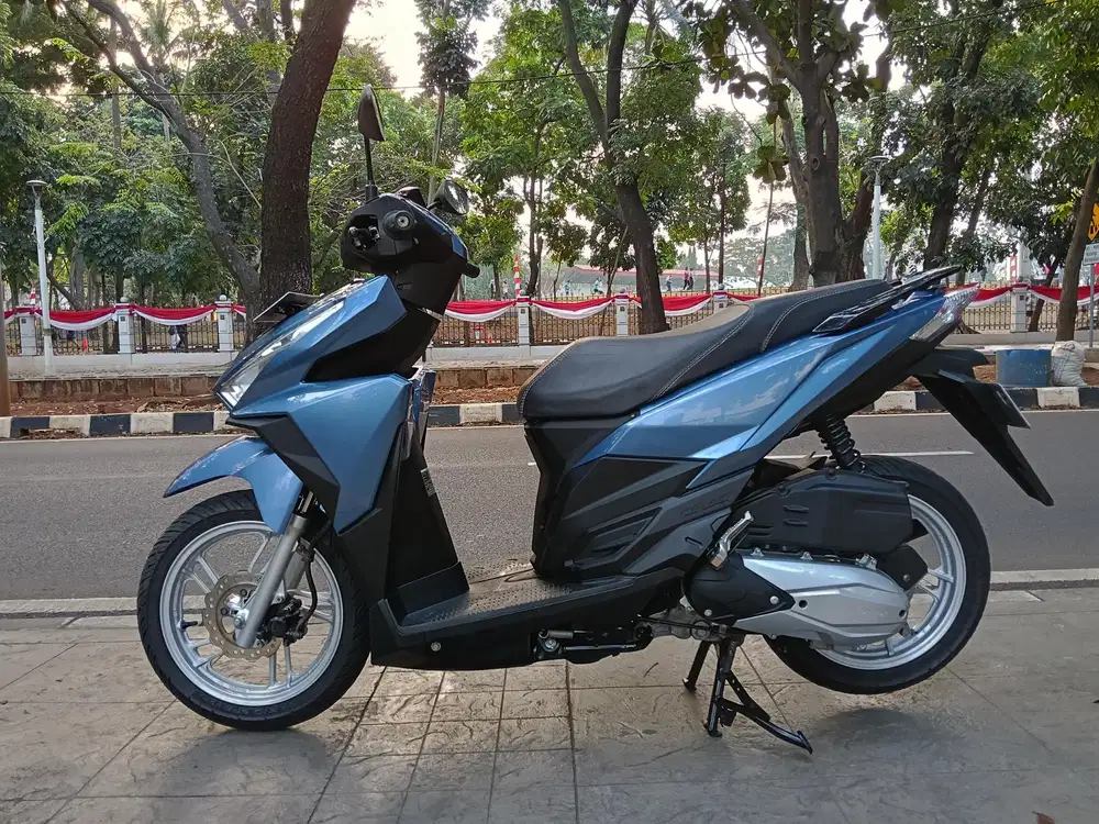 DIJUAL CASH HONDA VARIO 150 LED OLD THN 2017 PJK IDUP SIAP PAKAI