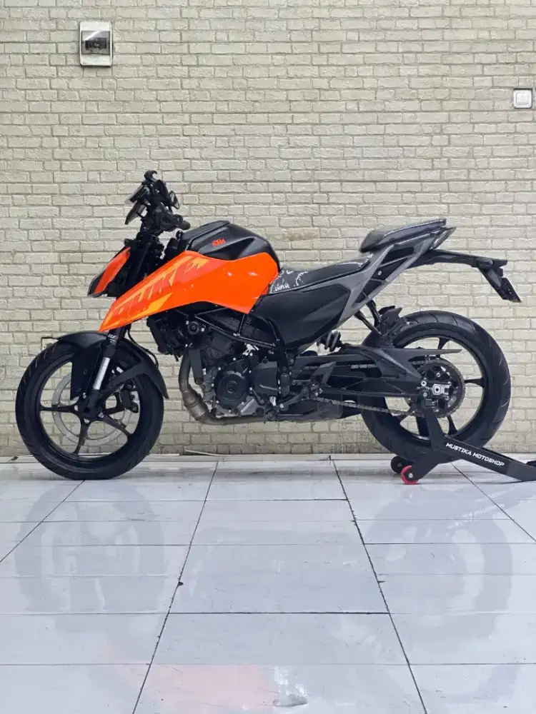 ODO 3RB‼️New KTM DUKE 250 ABS Pmk 2025 Likenew
- Mustika Motoshop