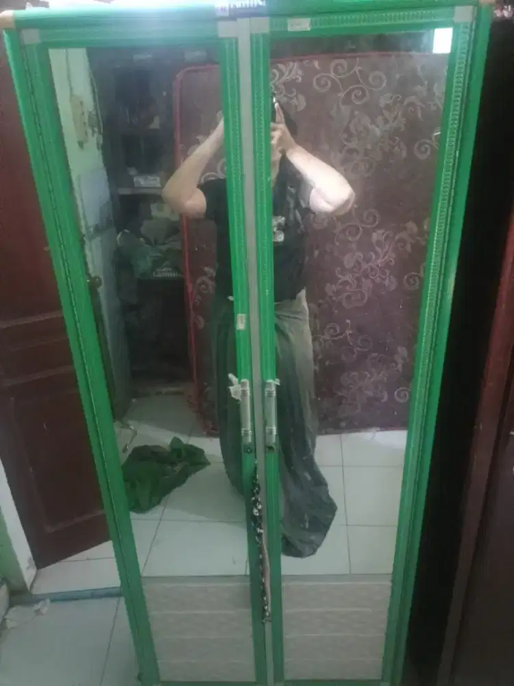 Dijual lemari pakaian kacadepan second