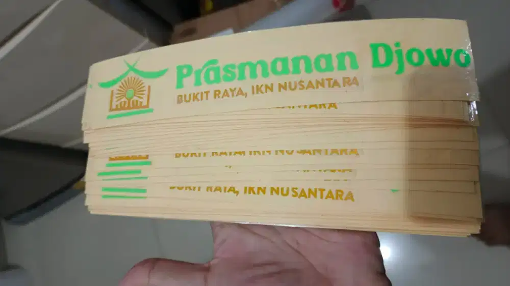 Stiker skotlite promosi resto , cafe , kantor, nyala saat kena sinar