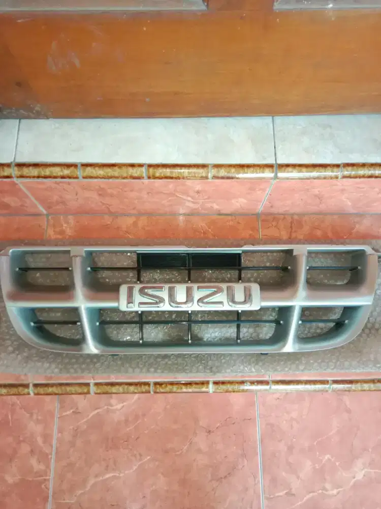 Grill Isuzu Panther 2002 Original