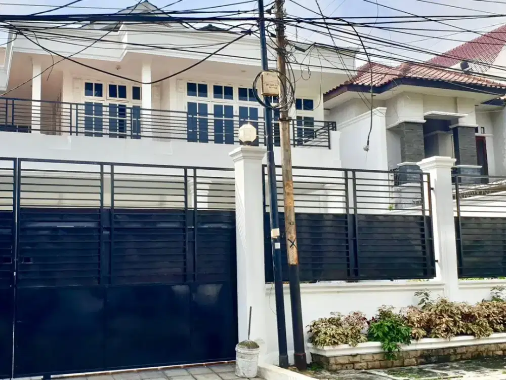 Dijual Rumah Bagus 2 Lantai Hadap Selatan Ada Swimming Pool Lokasi Strategis Dekat Mall Grand Indonesia di Menteng Jakpus Ja 18307