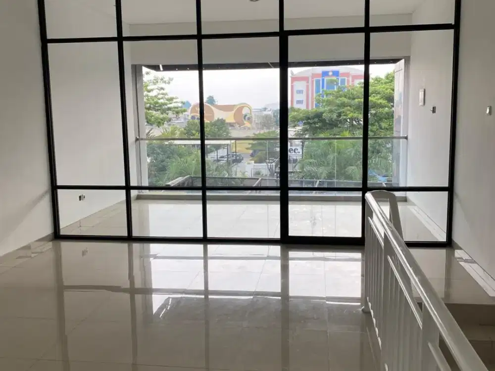 Disewakan Ruko di Pinggir Jalan Raya di Gading Serpong