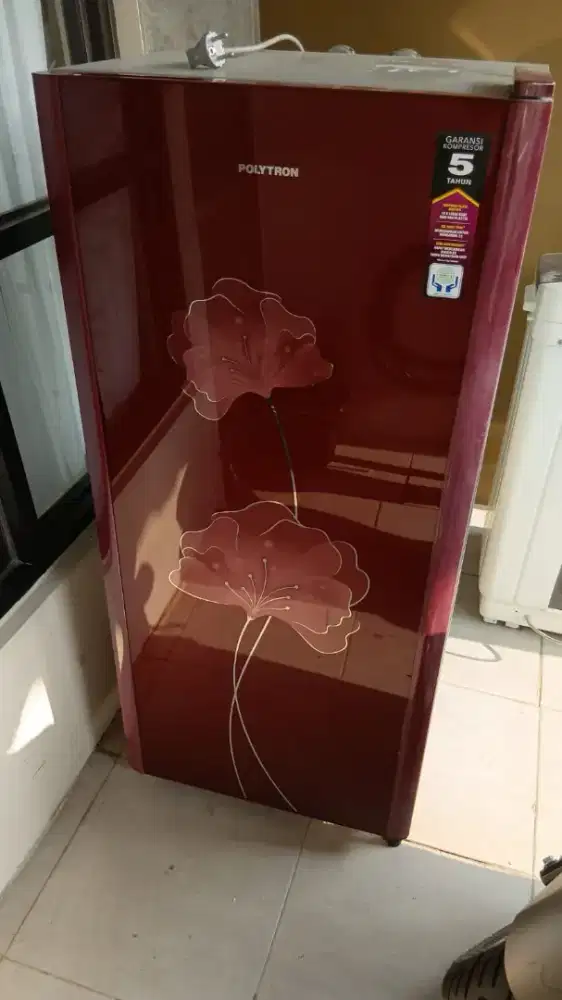 Di jual kulkas polytron 1 pintu masih grees..mulus ori dan normal