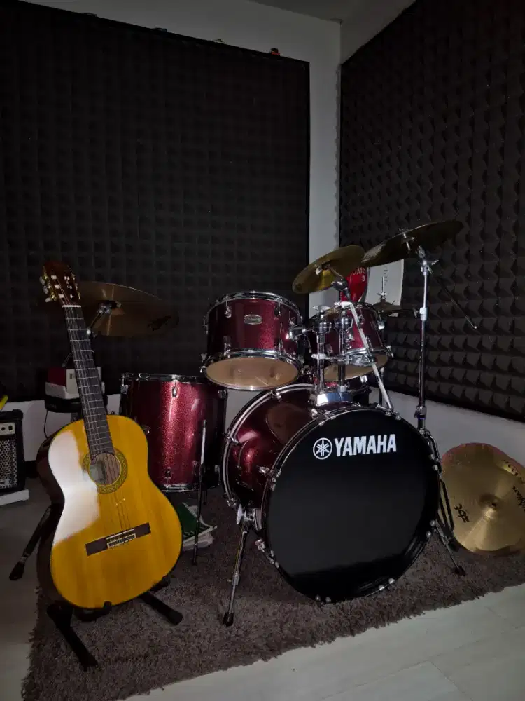 Yamaha Rydeen Burgundy Glitter