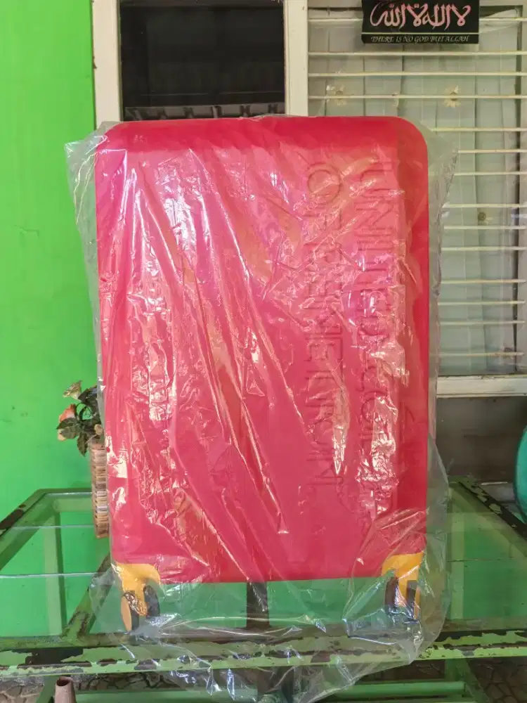 Koper United Color Of Benetton 28 inch warna merah di jamin baru