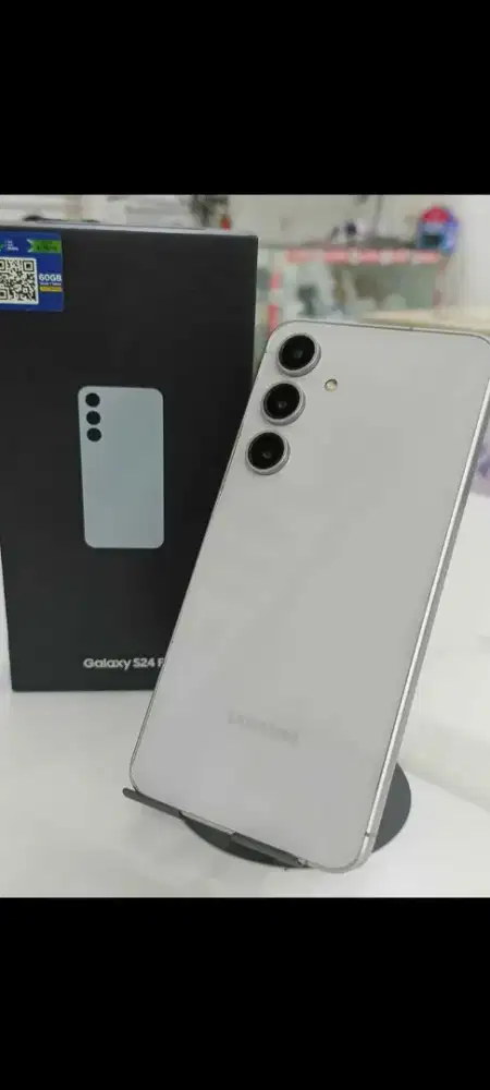 barang bagus samsung S24 fe 12/512no minus ,seken sepert baru